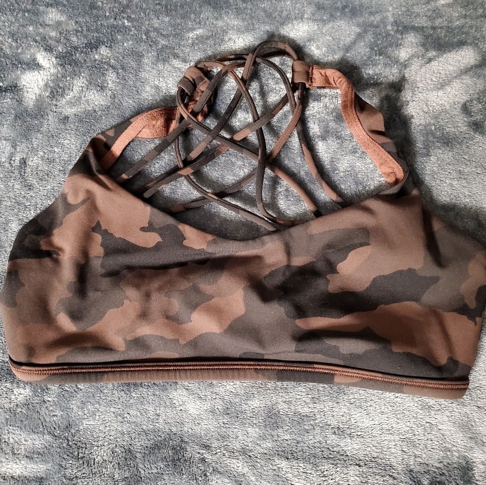 Lululemon Free To Be Wild Size 8